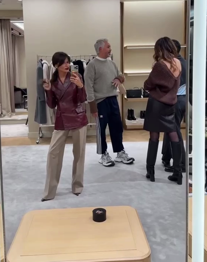 Александр Рогов уже консультирует в ЦУМе покупательниц