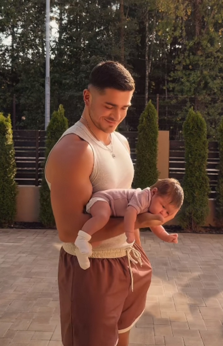 Рома Капаклы с дочкой Мией. Фото: соцсети