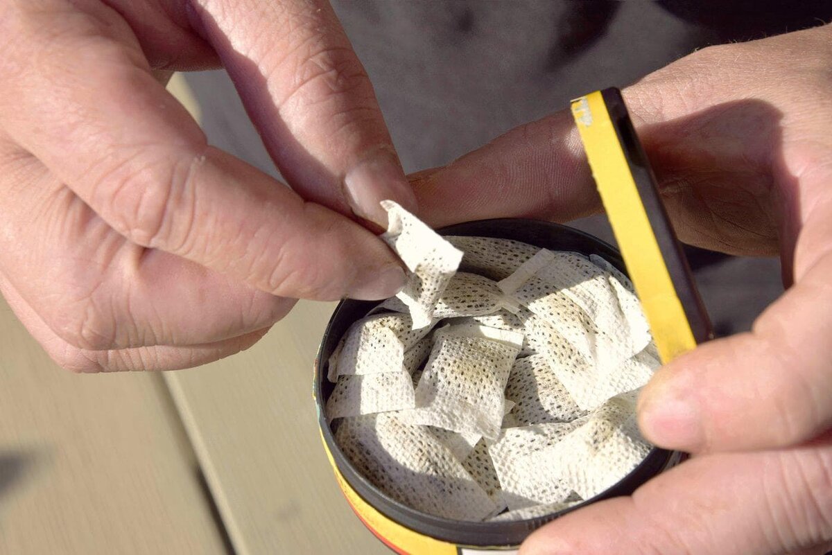    Спустя два года после запуска акции в костромском клубе "Спартак" наконец-то появились те, у кого получилось бросить снюс. Copyright (c) 2024 Natalia Bohren/Shutterstock.