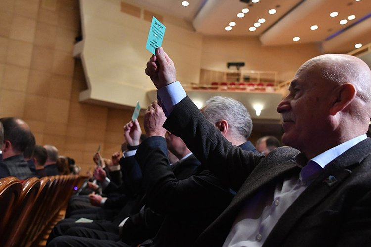    Депутатский корпус проголосовал за отставку главы