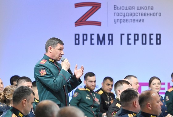    Депутат Госдумы, старший сержант, доброволец, ветеран СВО Евгений Первышов на встрече с участниками программы «Время героев»