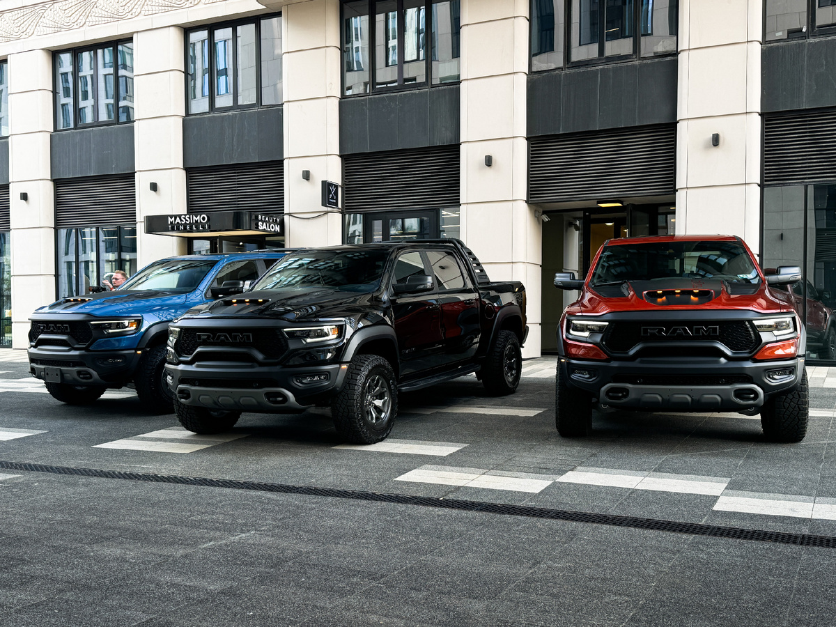 В Москве у нас есть в наличии 3 RAM TRX в разных цветах