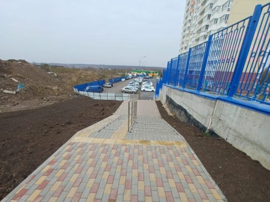    В Ростове благоустроили новый сквер //Фото ВКБ-Новостройки