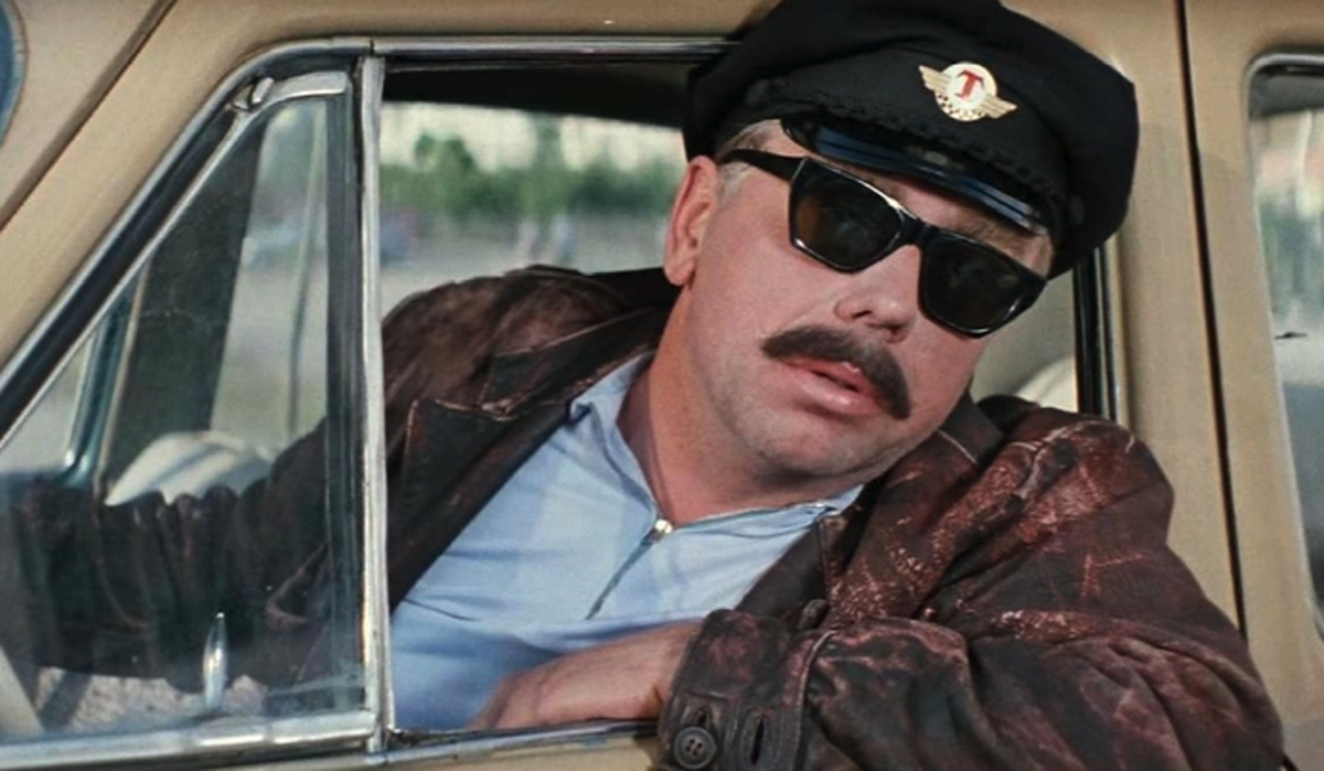    Кадр из фильма "Бриллиантовая рука" (1968)