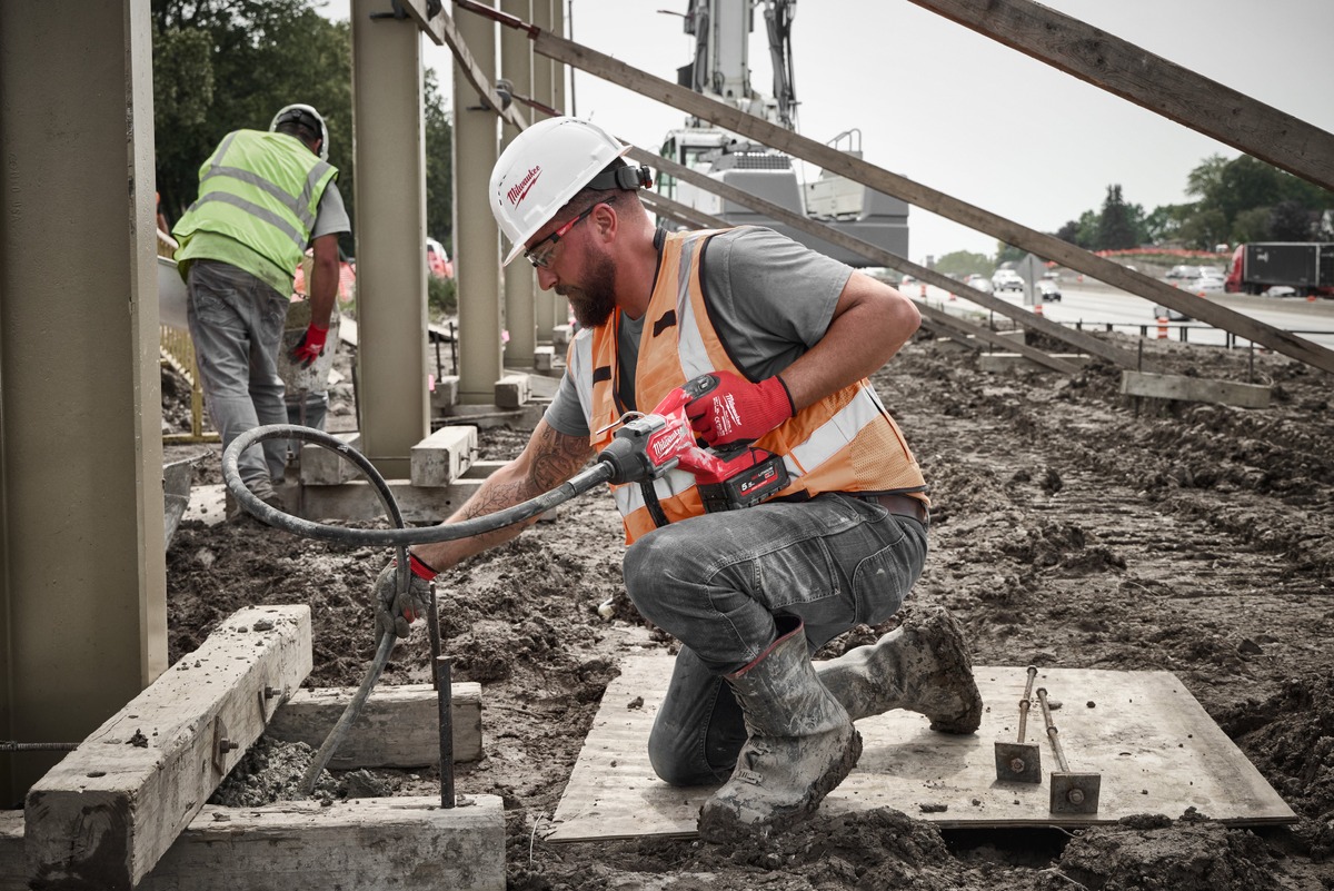 Аккумуляторный вибратор для бетона Milwaukee M18 FCVN12-551 FUEL (Арт. на mitools.by: 4933479597) 