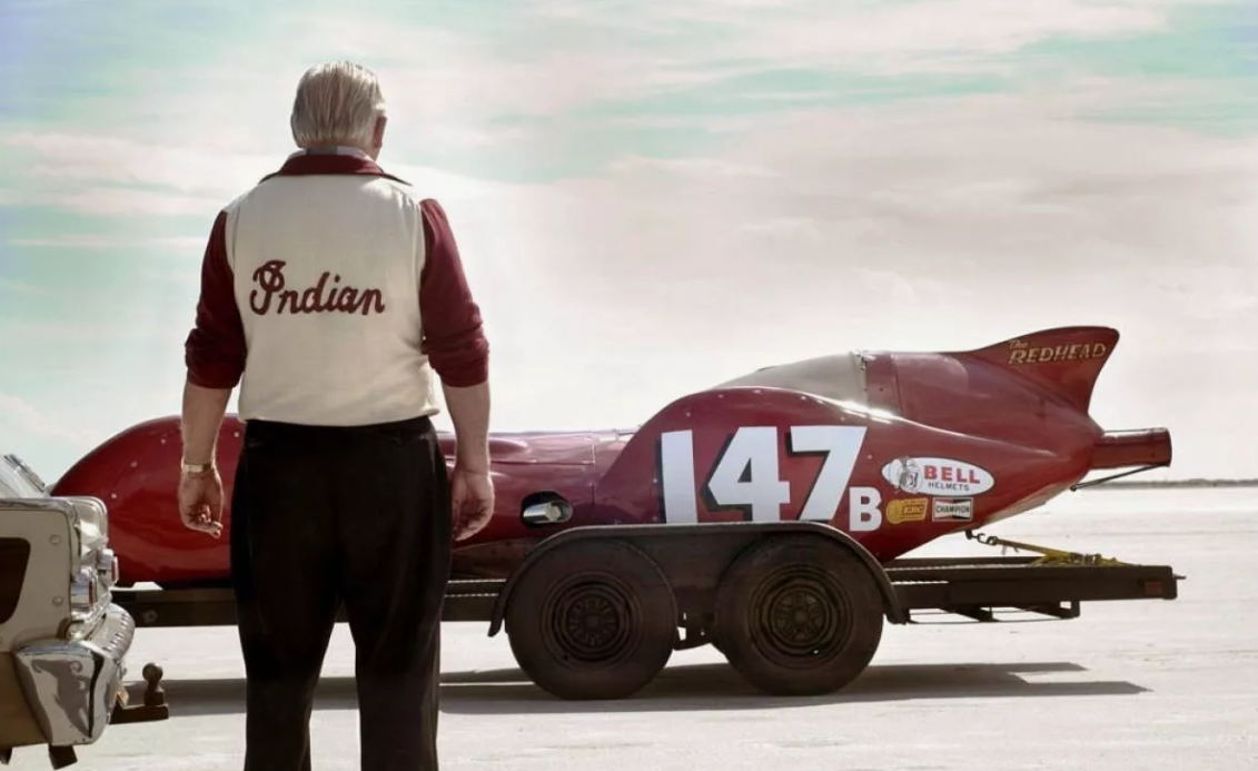 Я не фанатка Хопкинса. Он бесконечно харизматичен в роли Ганнибала Лектера, но испытывать симпатию к его персонажу сложно. Тем удивительнее его перевоплощение в ворчливого, но безумно обаятельного изобретателя-самоучку