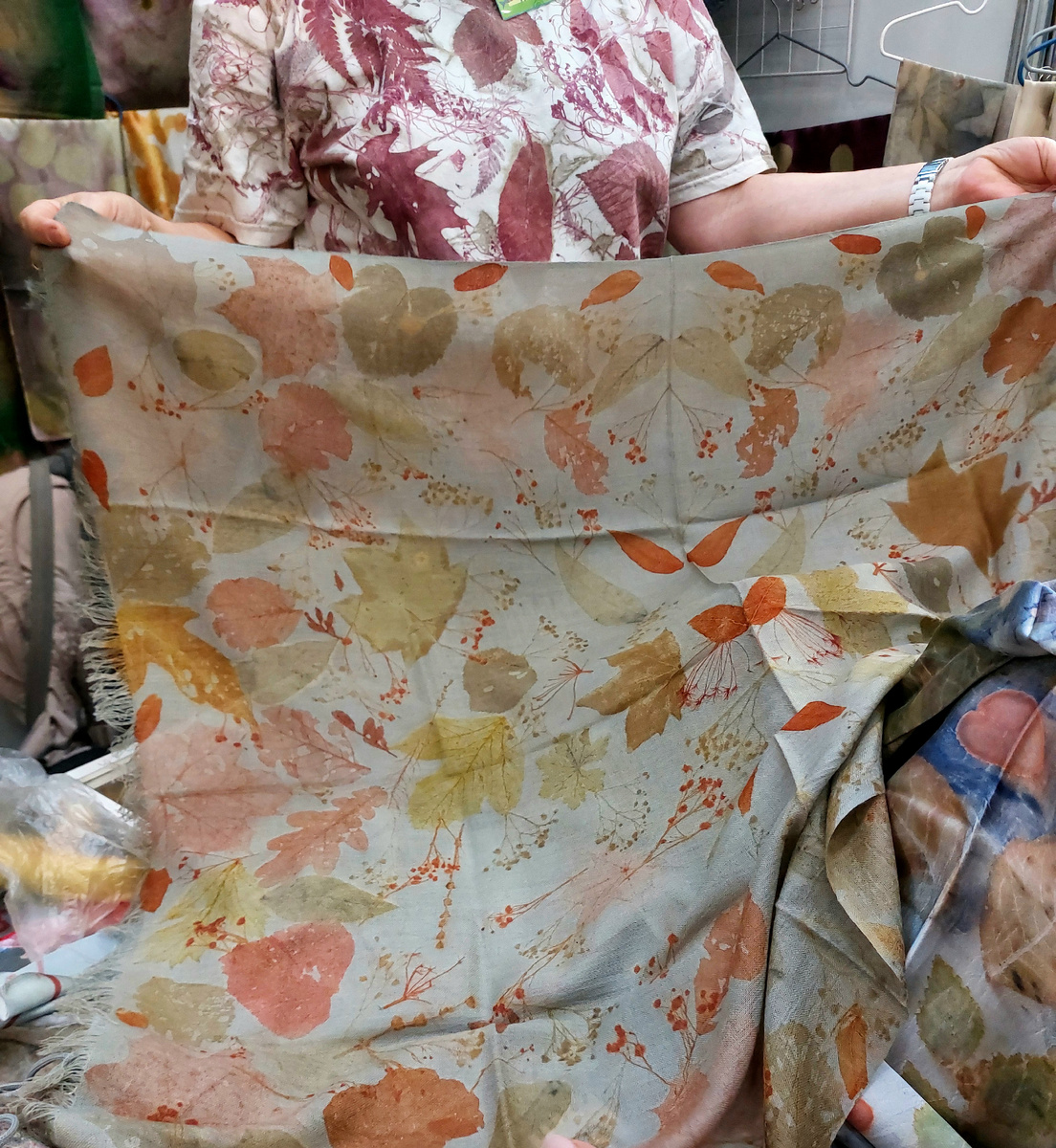 Фото автора Платки с ручным ботаническим окрашиванием.