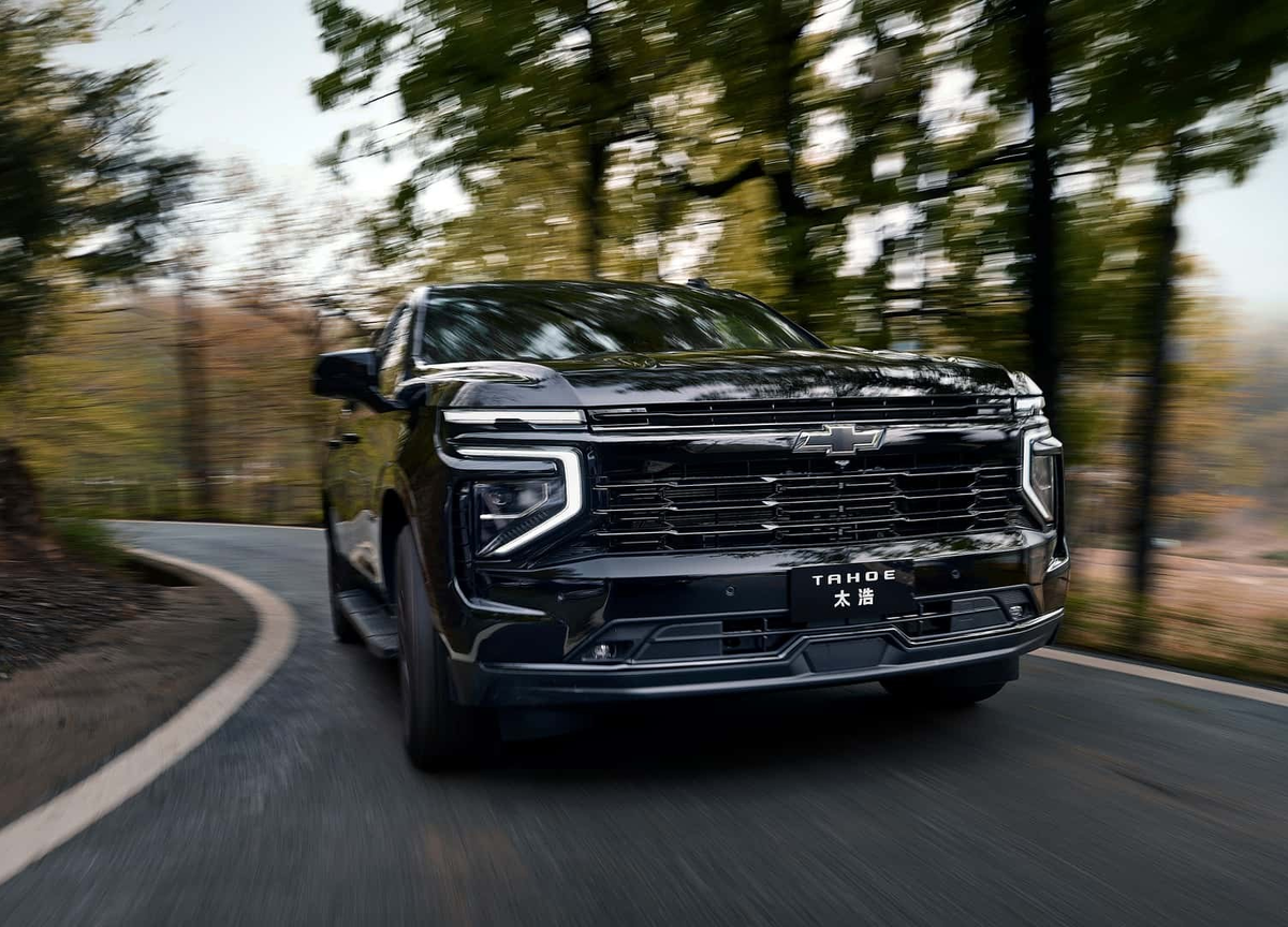 Тубочетверка обеспечивает неплохие динамические показатели, несмотря на солидный вес Chevrolet Tahoe