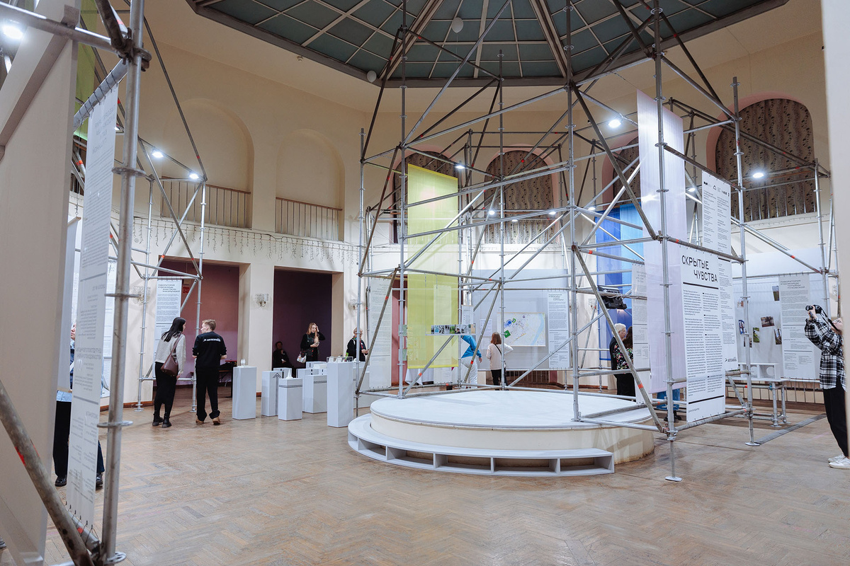    Экспозиция выставки «Скрытые чувства»