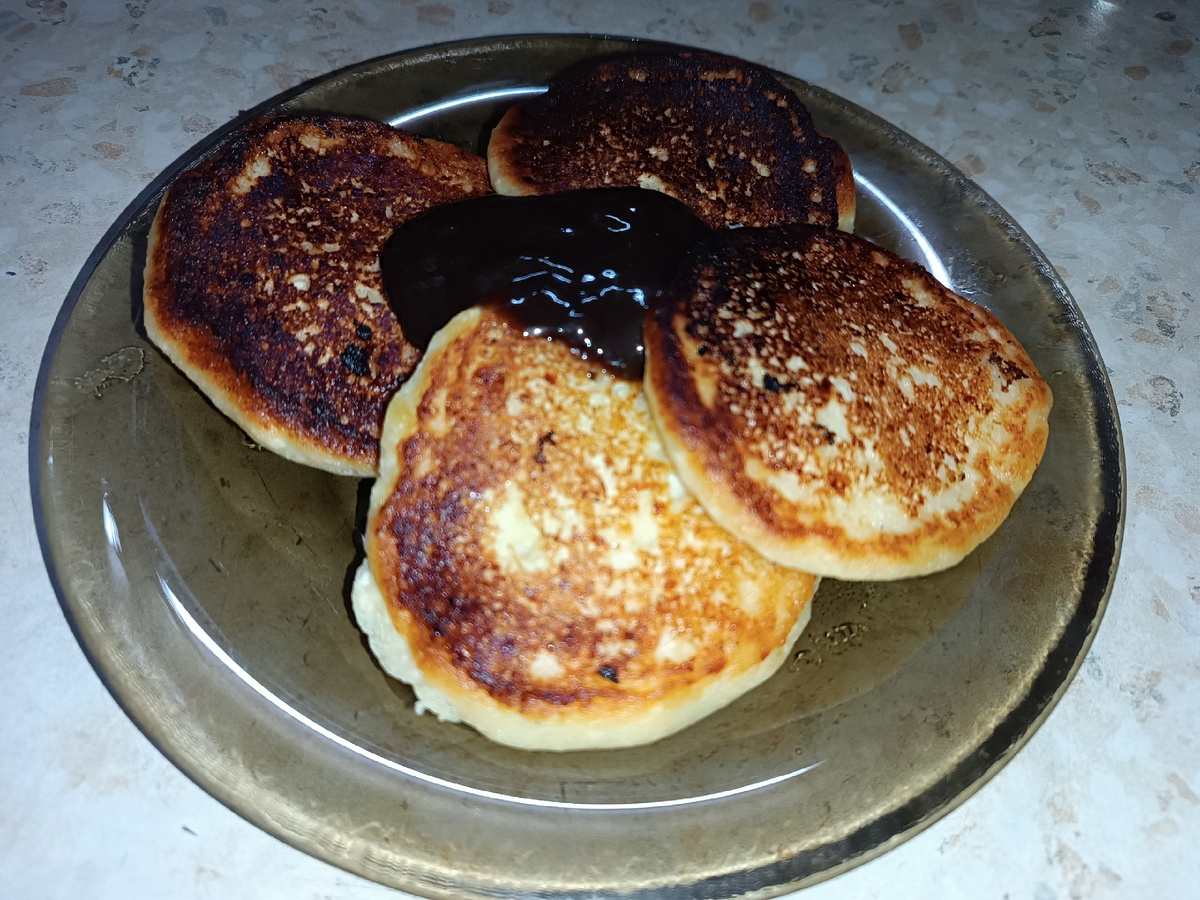 Сегодняшние сырники. Слишком подрумяненными получились)))