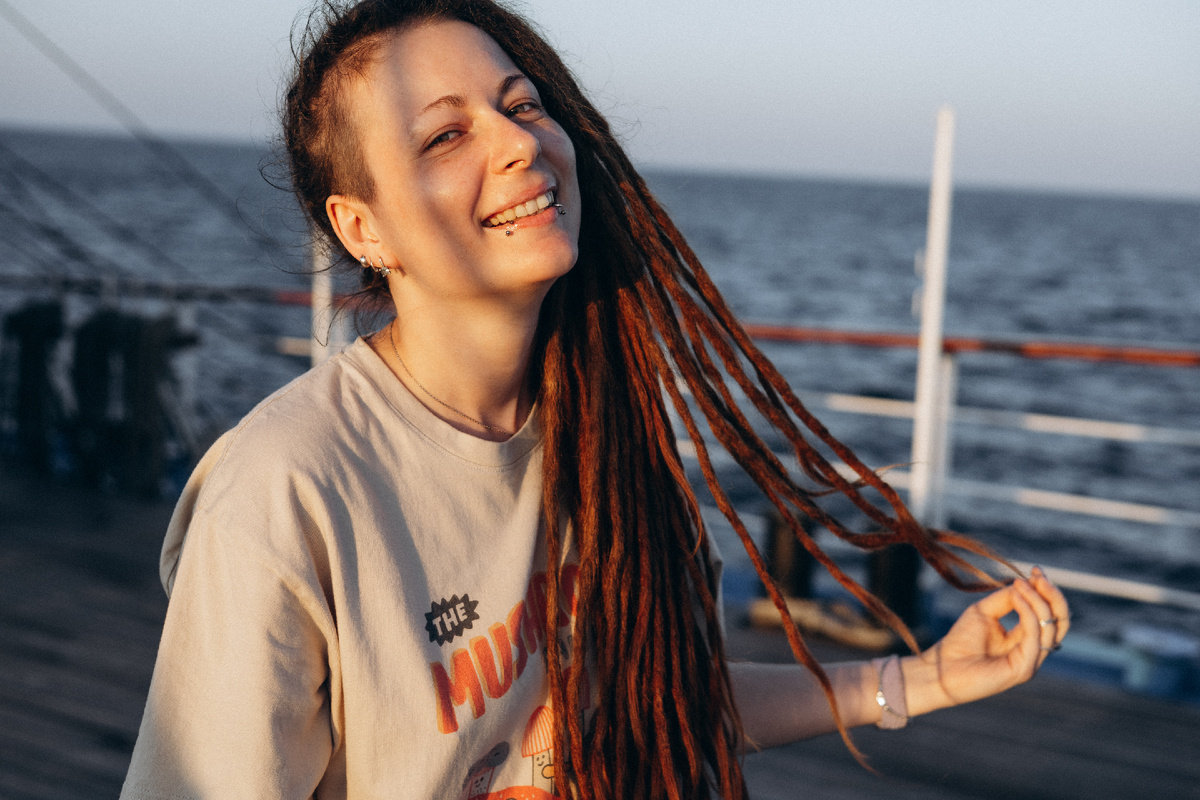 Приветствую! На связи Котовски. Здесь делюсь своими мыслями, видюшками и уникальным вайбом. Надеюсь, мой контент вдохновит тебя и подарит море положительных эмоций. Добро пожаловать! Не стесняйся подписываться и заглядывать ко мне почаще ;)