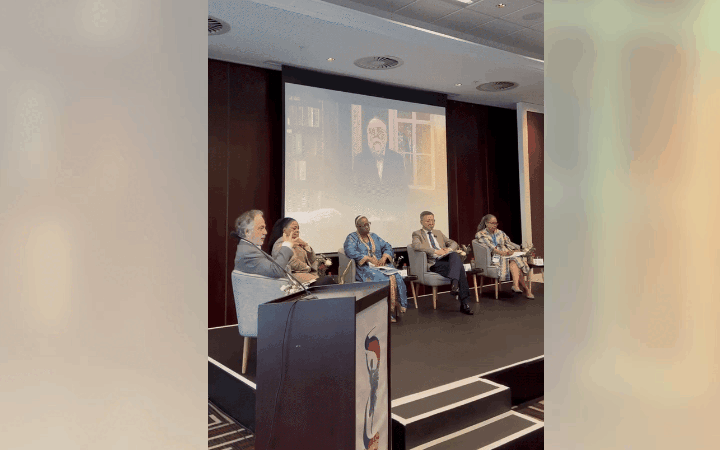    Участники дискуссии слушают обращение Александра Дугина//Фото: Царьград