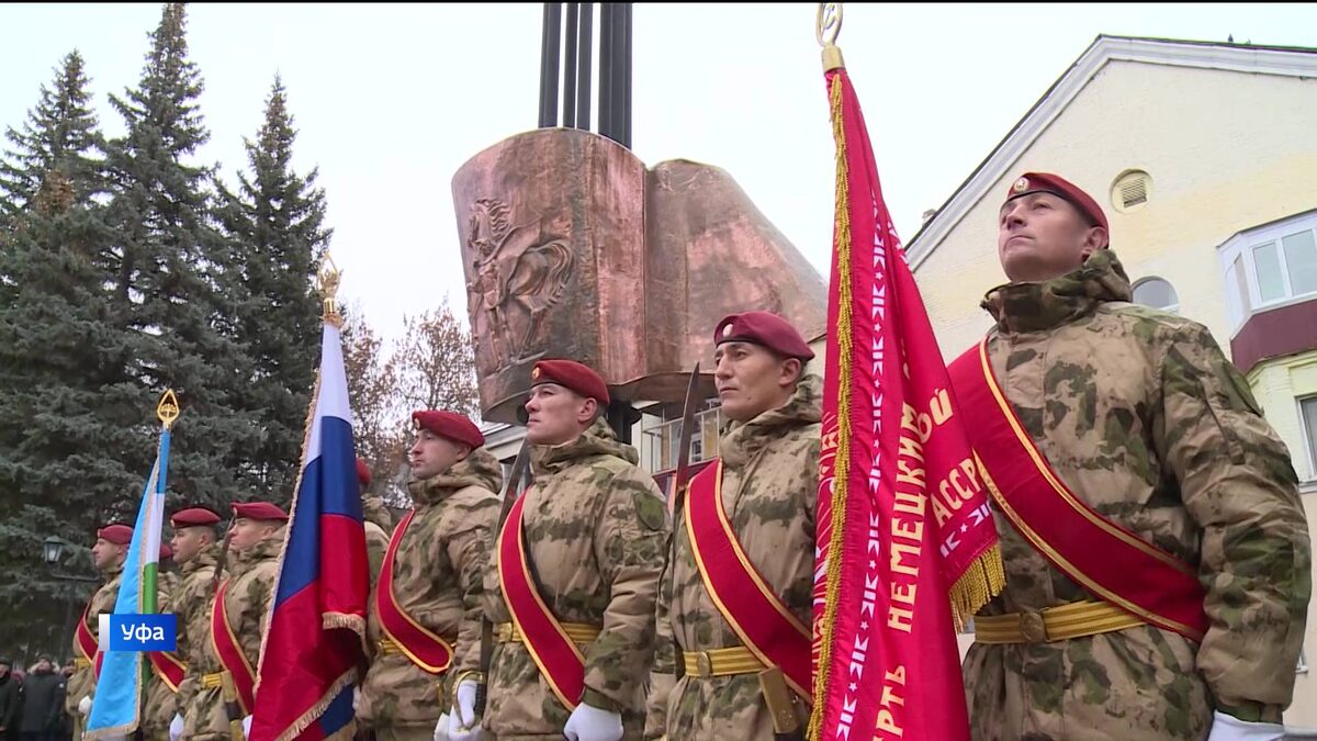    В Уфе в микрорайоне Дема открыли обновленный сквер 112-ой Башкавдивизии