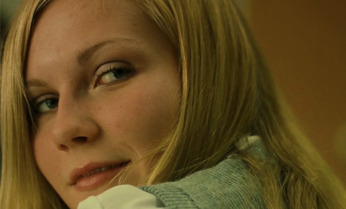 Скриншот кадра из фильма, Кирстен Данст в роли Люкс