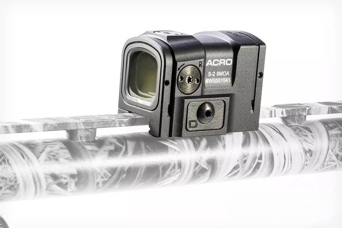 Aimpoint ACRO S-2 — это компактный и лёгкий прицел с рефлекторной системой, который можно установить на планку дробовика. Излучатель ACRO S-2 защищён от попадания влаги, что делает его надёжным для использования в любых условиях охоты и спорта.