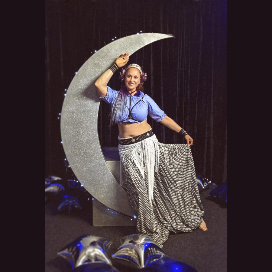    Пояс с заклепками   
Источник: Мария Моднова для Креаликум