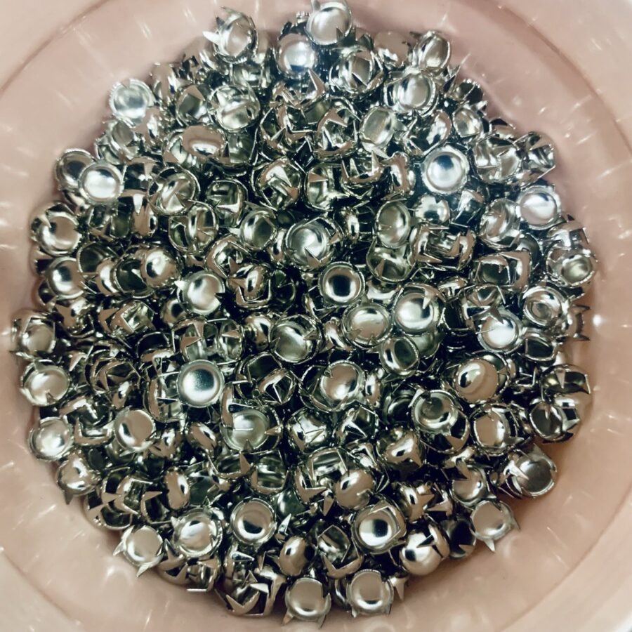    Пояс с заклепками   
Источник: Мария Моднова для Креаликум