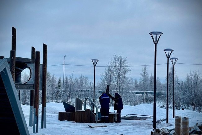    Строительство детской площадки в Салехарде