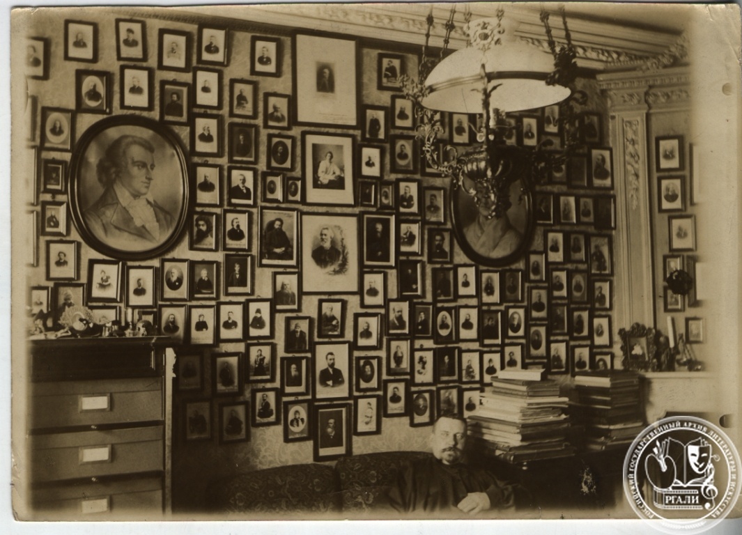 Фотография Ф.Ф. Фидлера в своём кабинете. Фото 1910-1916 г. РГАЛИ. Ф. 518. Оп. 4