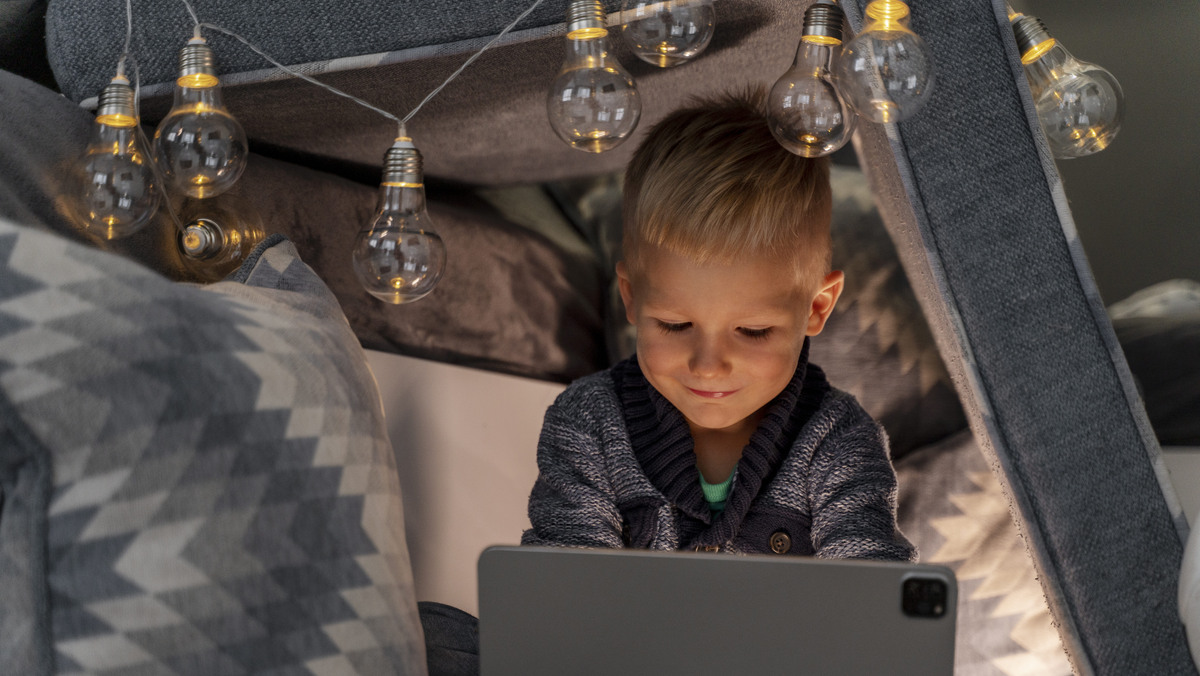    Роскомнадзор не зафиксировал изменений в качестве работы YouTube. Фото: freepik