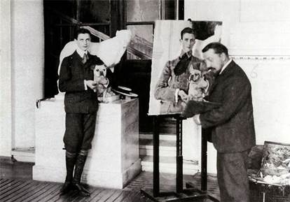 Феликс Юсупов с бульдогом позирует Валентину Серову.