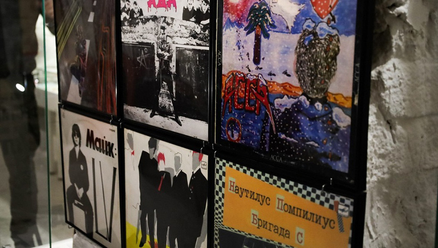 В музейном пространстве собраны уникальные экспонаты, в том числе, личные вещи музыкантов (Источник: Telegram-канал «Моменты Екатеринбург»)