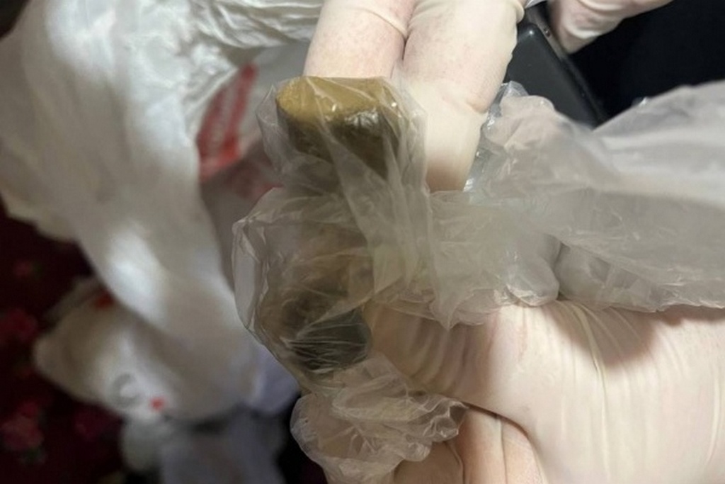    Автомобиль подозреваемых полицейские остановили на Кирилловском шоссе.