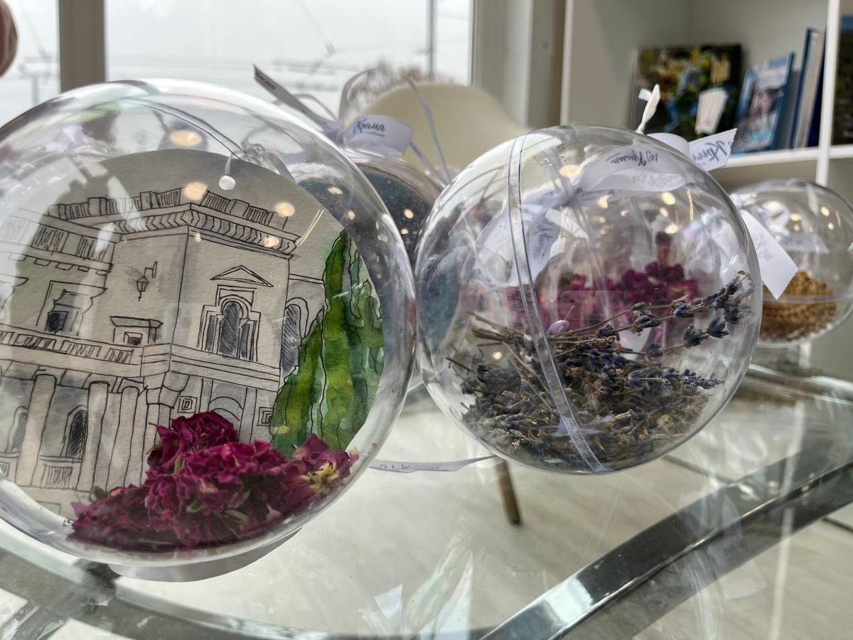 Ёлочные шары //Фото Министерства курортов и туризма РК