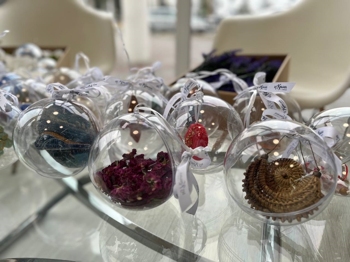  Ёлочные шары // Фото Министерства курортов и туризма РК 