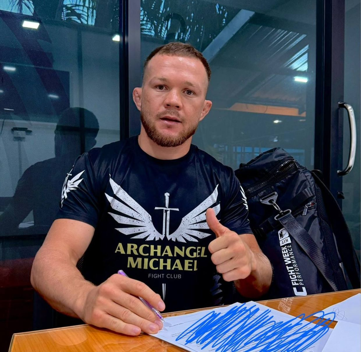 Пётр Ян подписал новый контракт с UFC 
