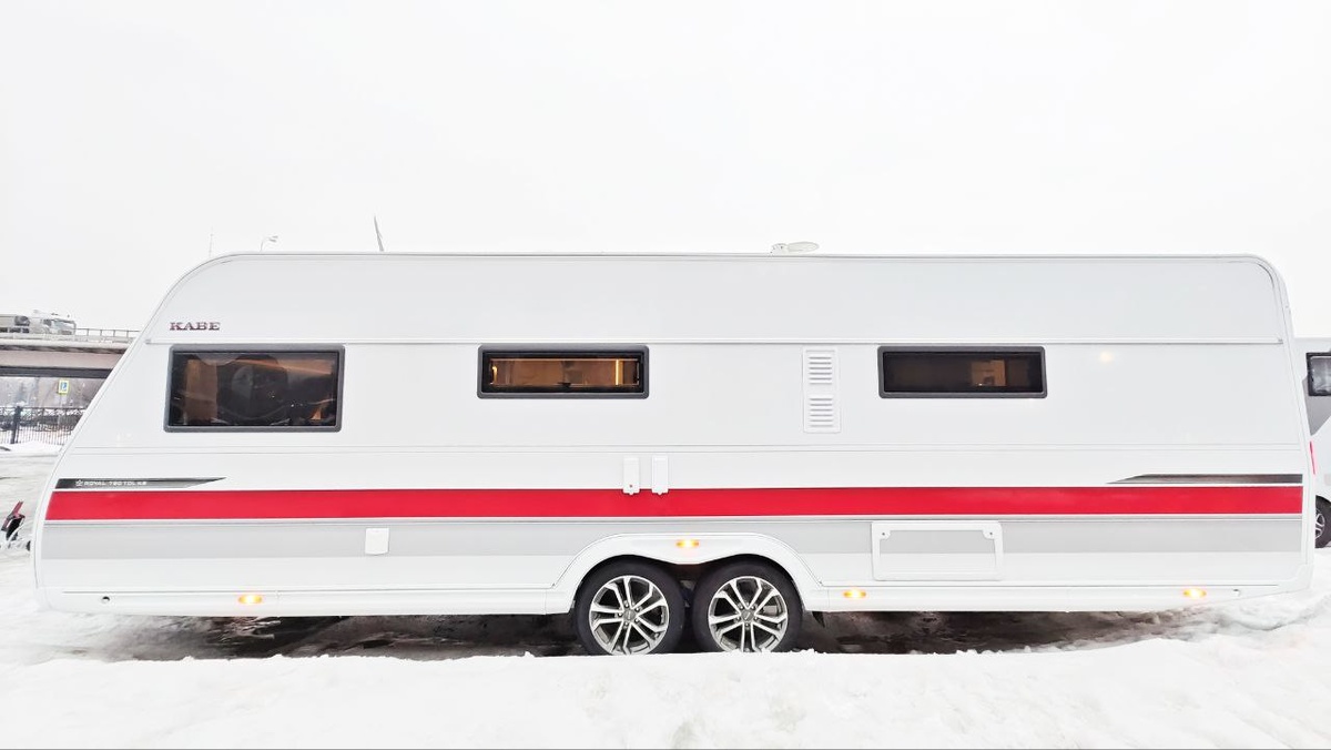 Премиальный зимний прицеп-дача KABE ROYAL 780 TDL E8 KS - Яхты на колёсах 