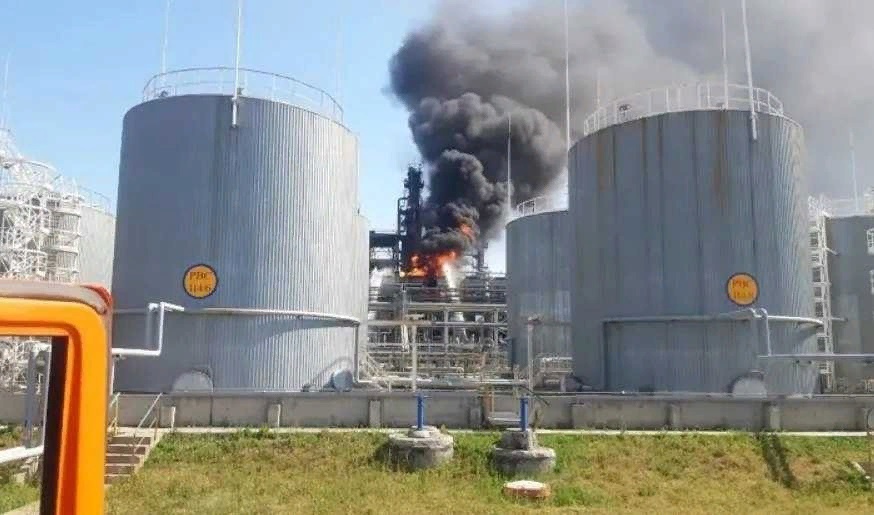 Результат удара ВСУ по НПЗ в январе 2023 г