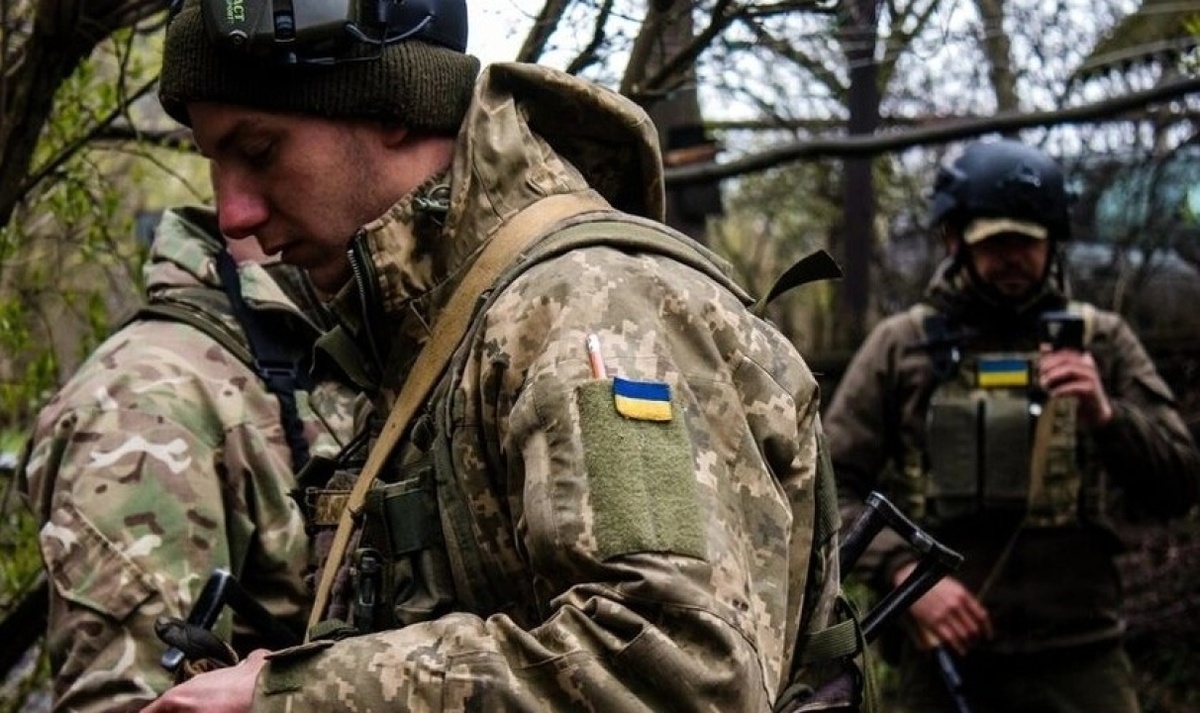    Стариков: ВСУ вынуждены отступать сразу на четырех направлениях