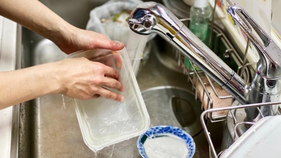    Пять простых и эффективных лайфхаков: как продлить жизнь пластиковым контейнерам Виктория Шварц