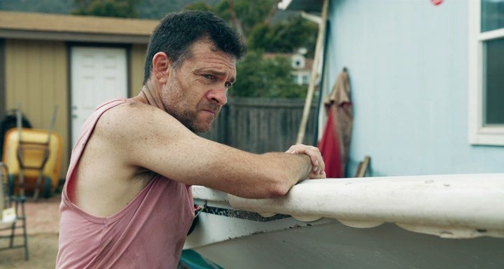 Кадр из фильма “Открытое море: Игра на выживание”