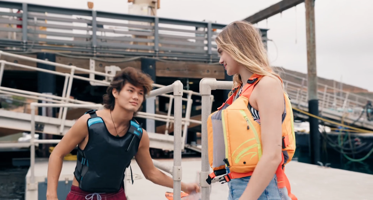 Кадр из фильма “Открытое море: Игра на выживание”