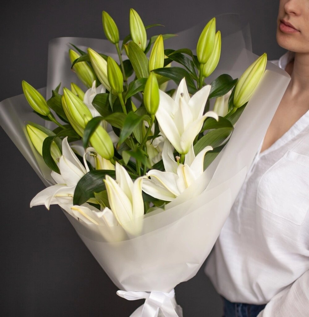 Букет цветов из лилий - www.moscvetok.ru
