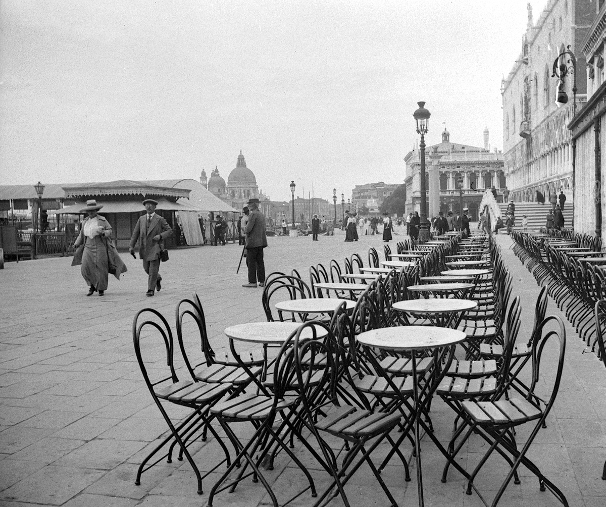 Венеция, вид на колонны