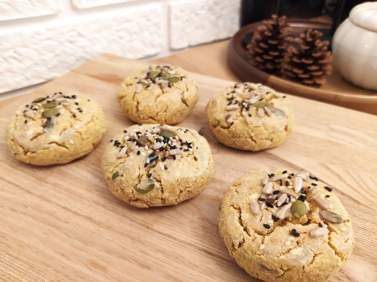 Здесь использовала муку зеленой гречки, кокосовую муку и измельченные овсяные хлопья долгой варки.