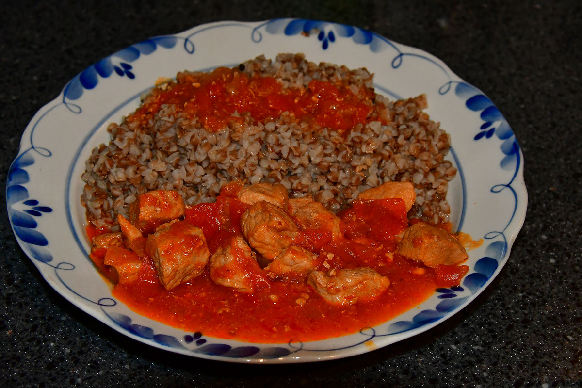 Мясо с помидорами