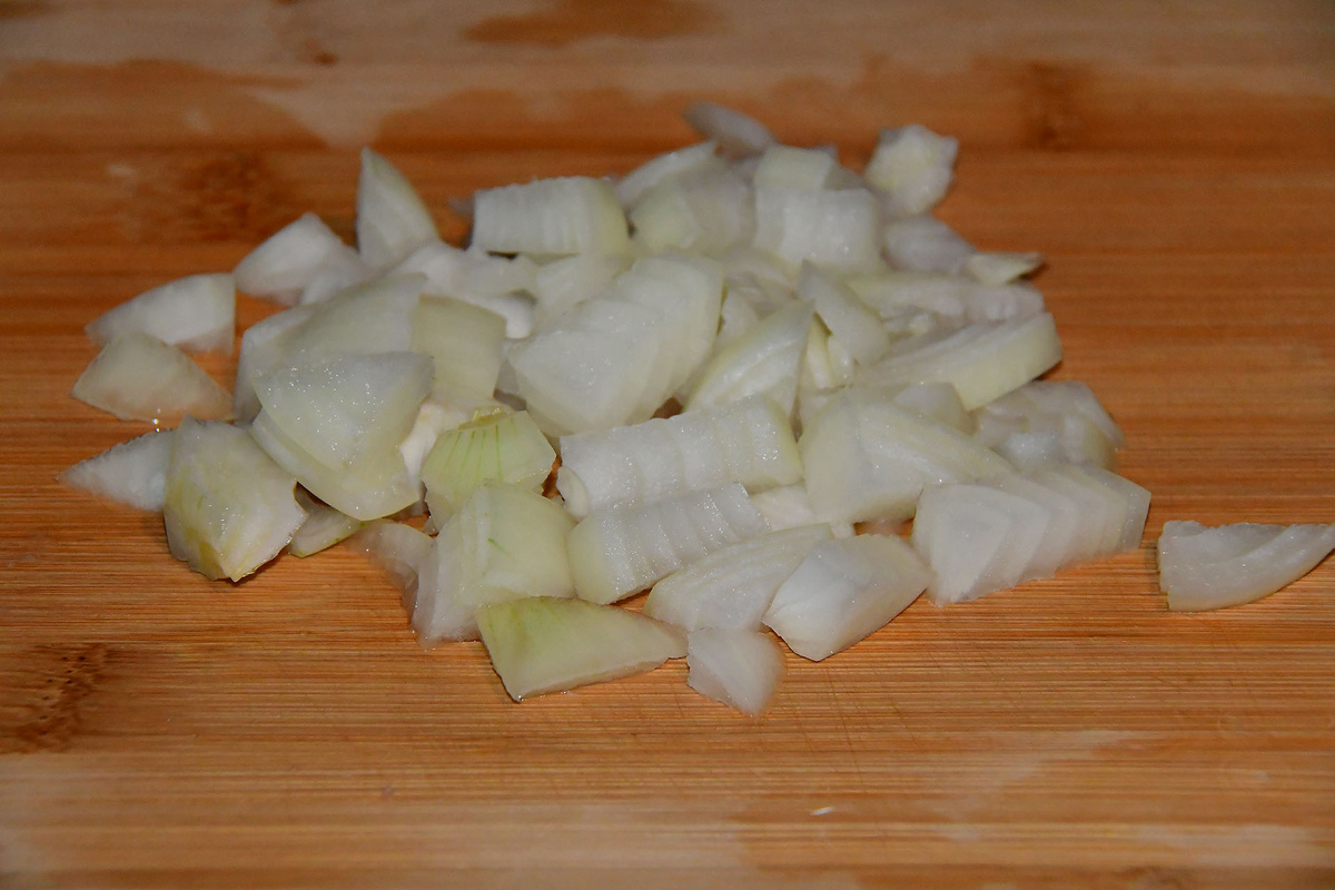 Нарезаем лук