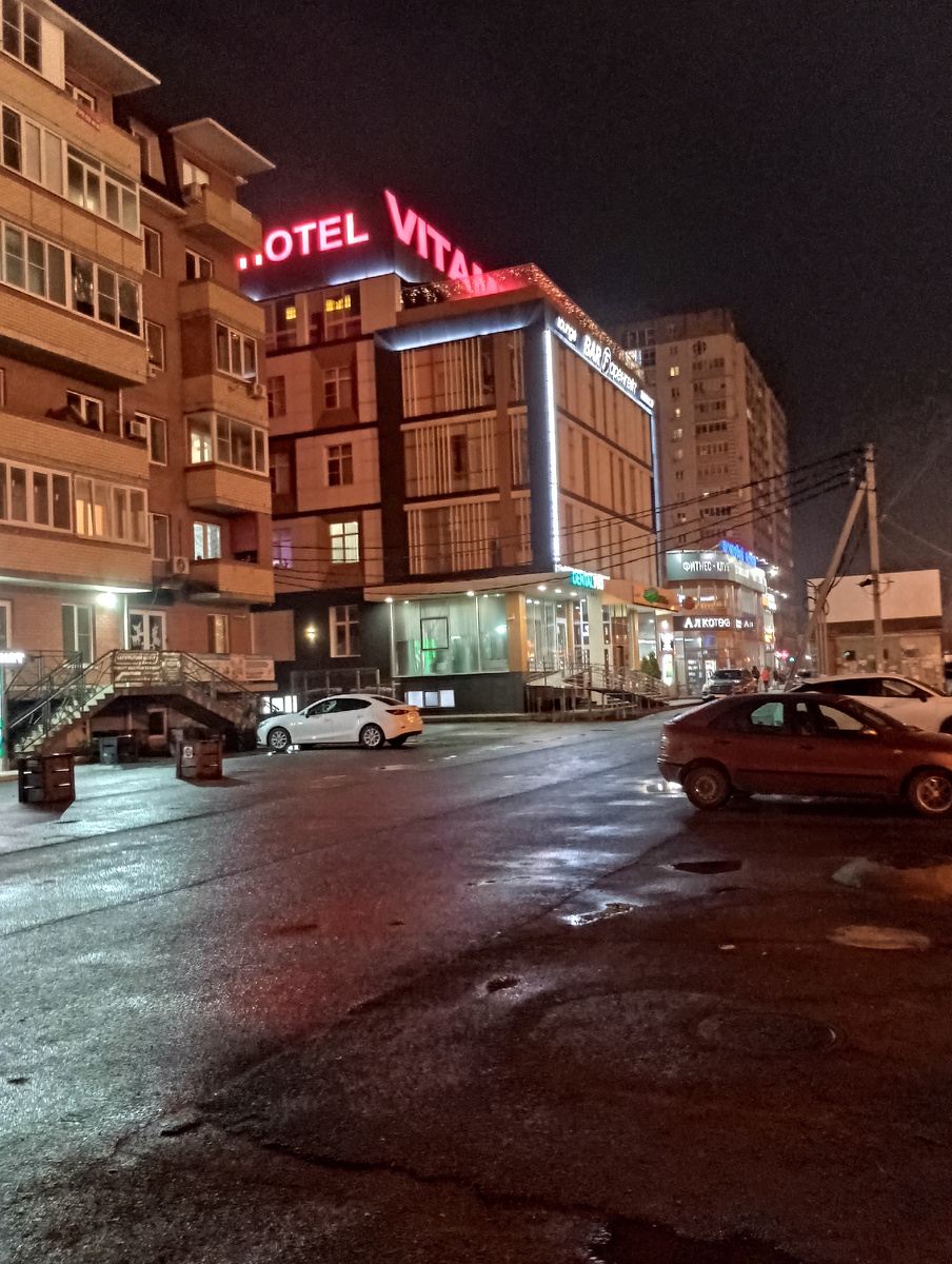 Ресторан-бар на 5 этаже отеля. 