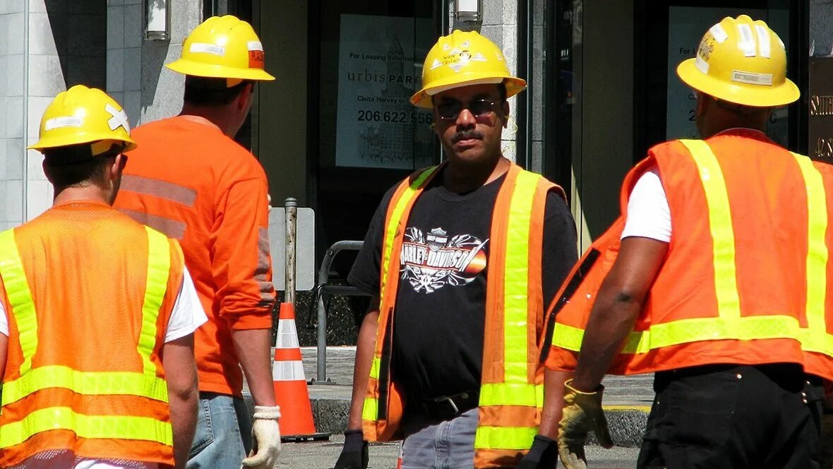 Да и выдвинуть утверждение о том, что именно за океаном лучше всего выстроена система труда – это очень голословное бахвальство.<br />
Добавьте описание<br />
