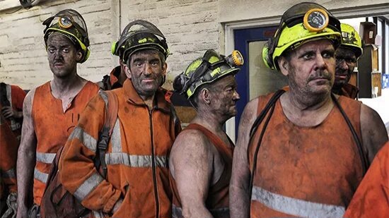 И в совокупности, даже в этом проявляется очень «больная мозоль» – сегодня, в Российской Федерации, рабочий человек не ценится обществом.