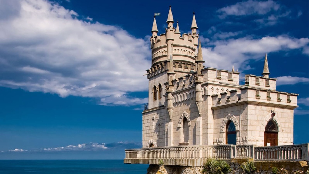 … Между тем в мире достаточно энтузиастов, которые за большие-большие деньги решаются на такой отчаянный шаг. 