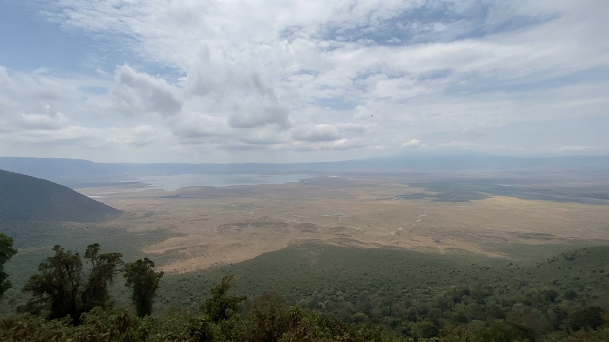 Вид со смотровой площадки на Кратер Нгоро-Нгоро.