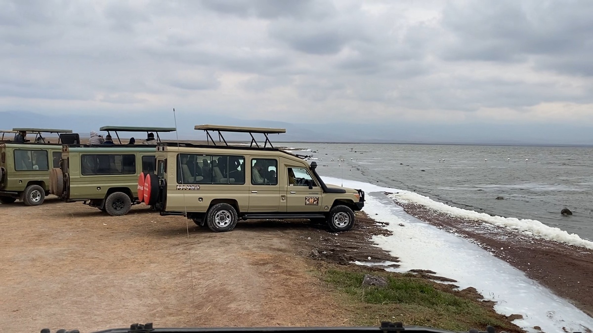 Берег соленого озера Магади.
