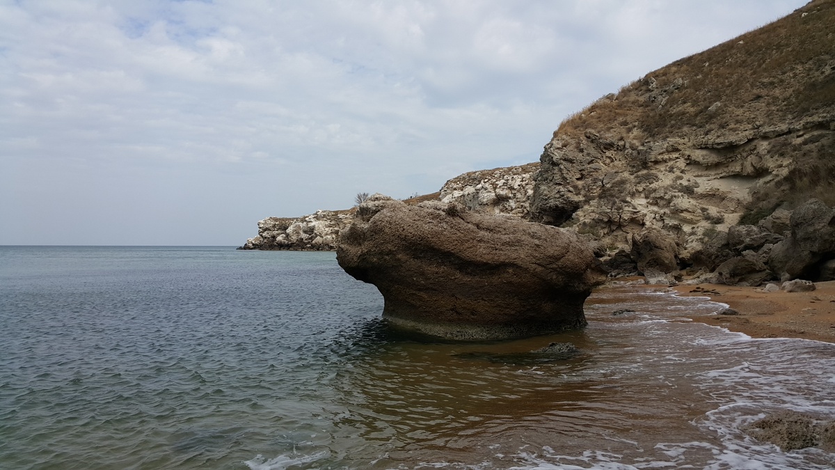 Пляж моего детства на Азовском побережье, на который я вернулся через 38 лет. А там всё было по-старому...