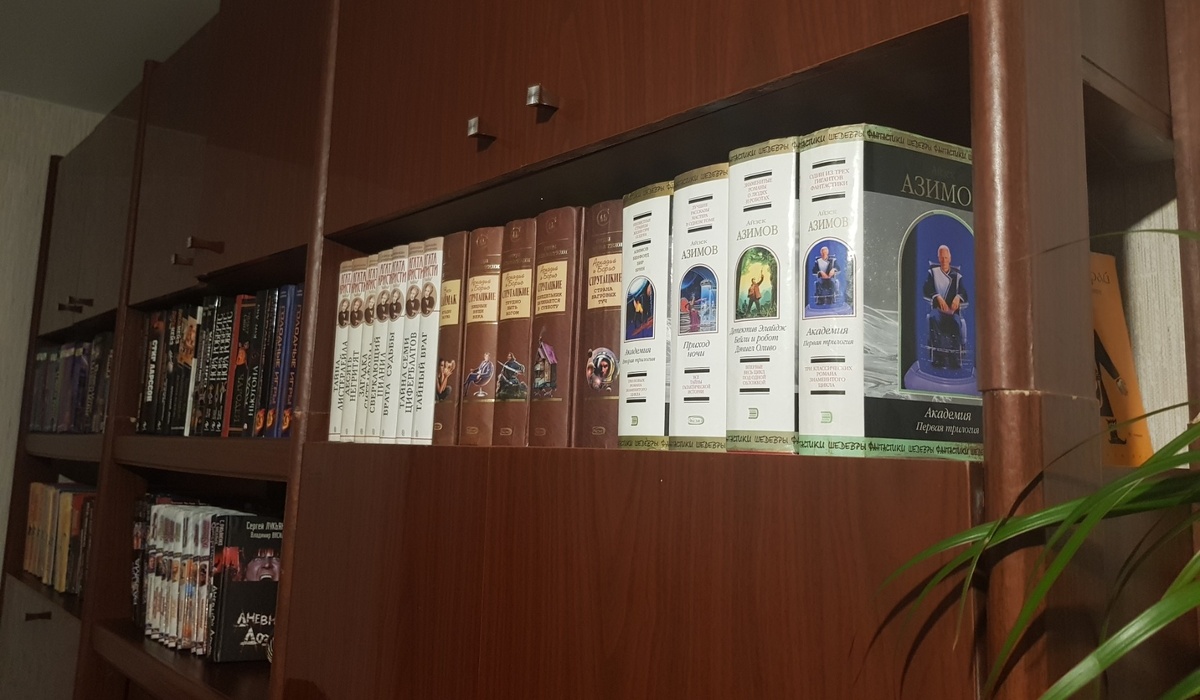 Маленькая часть моей "бумажной" библиотеки. 