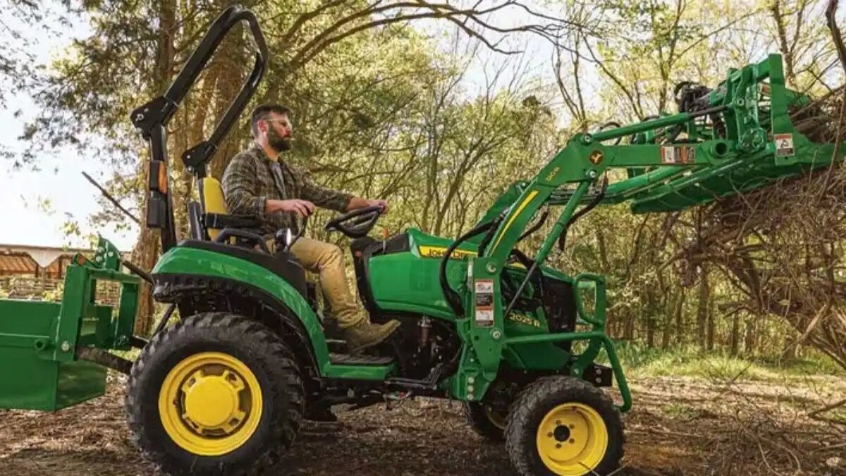 Фото: deere.com/en Трактор John Deere 2025R (фотография носит иллюстративный характер)